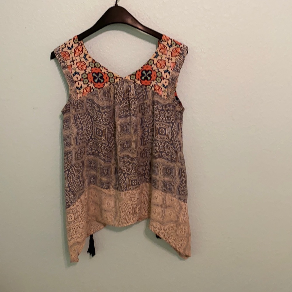 Knox rose patterned top with tie